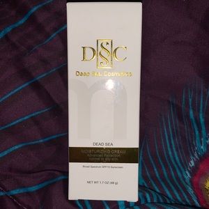 Deep sea cosmetics moisturizing cream
